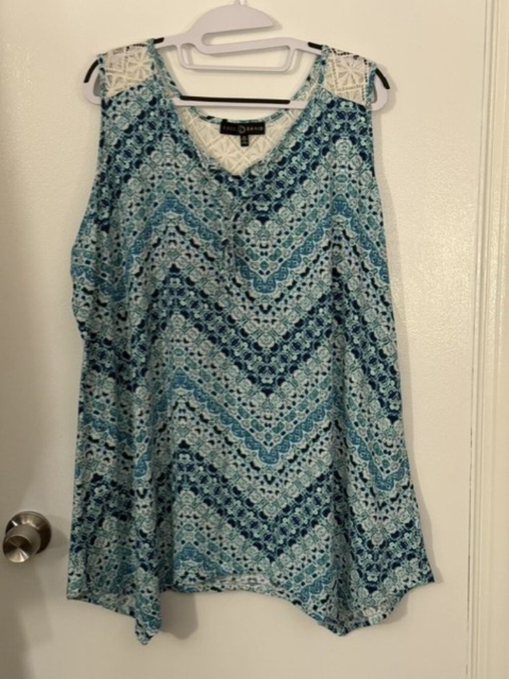 Fred David Blue Chevron Geometric Lace Accent Sleeveless Top 3X